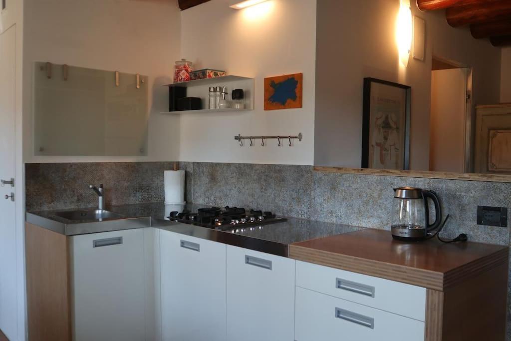 Al Capitello Apt, 5 Minutes From Airport