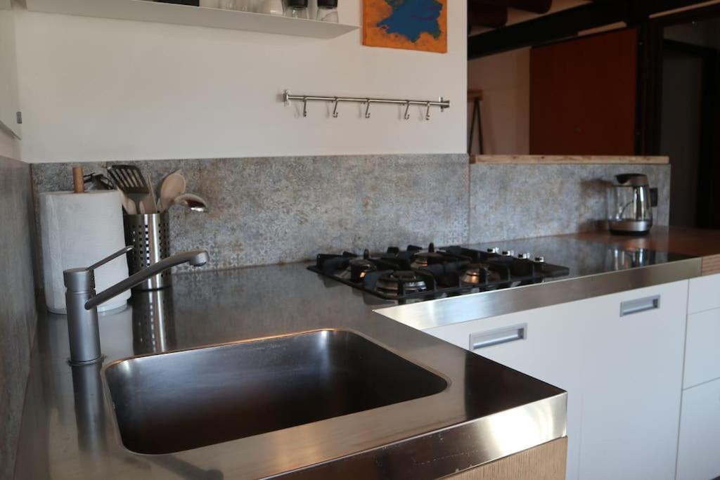 Al Capitello Apt, 5 Minutes From Airport Apartment