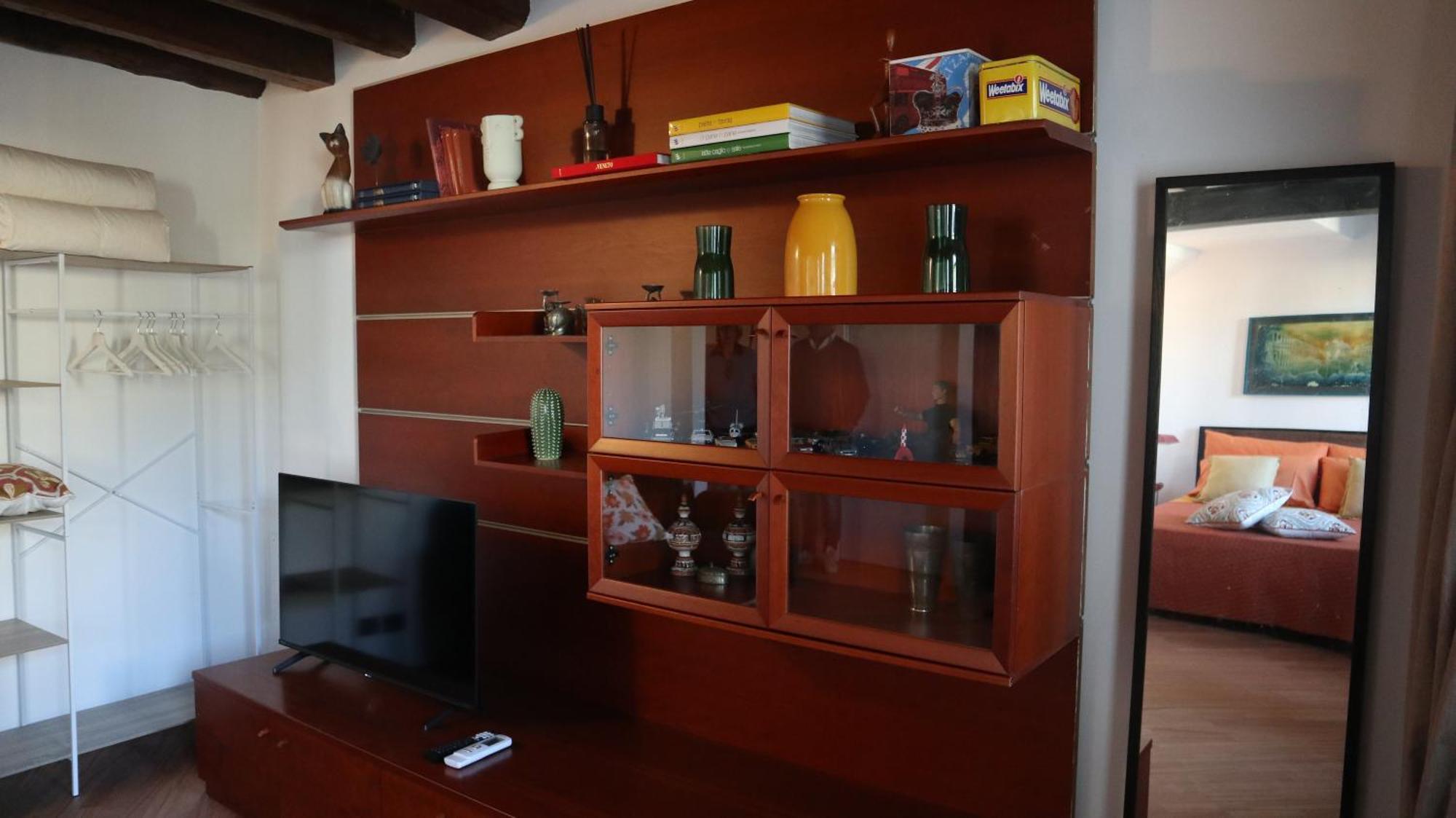 Al Capitello Apt, 5 Minutes From Airport Apartment *