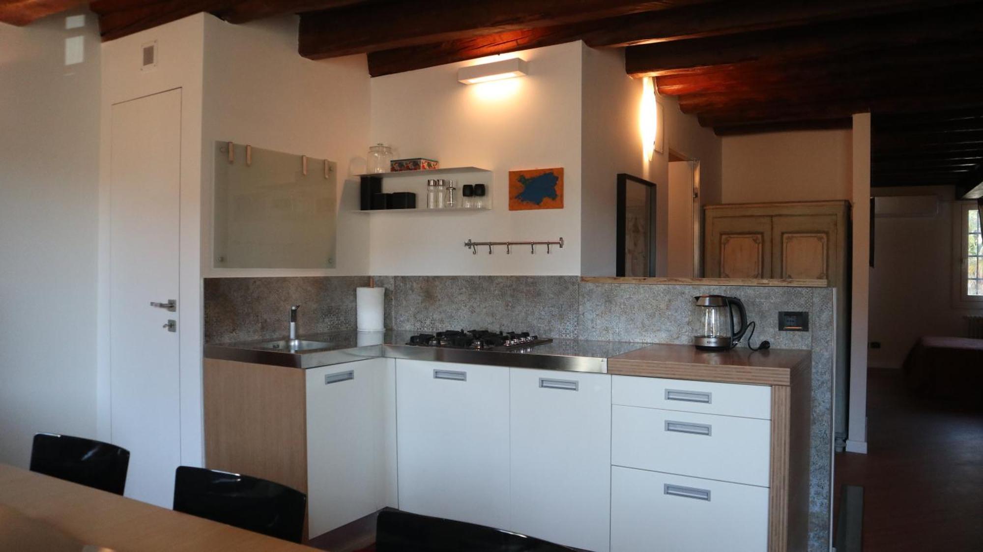 Al Capitello Apt, 5 Minutes From Airport