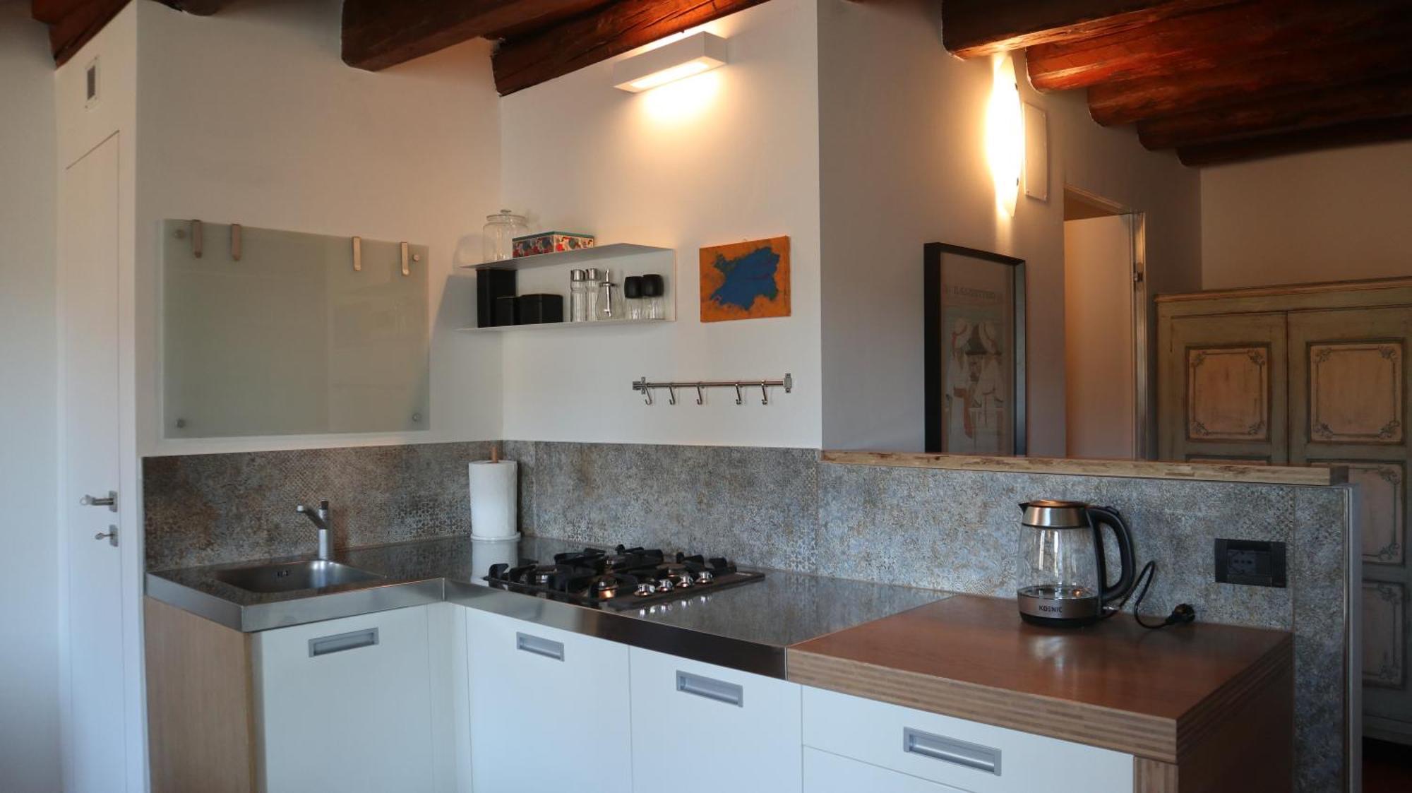 Al Capitello Apt, 5 Minutes From Airport *