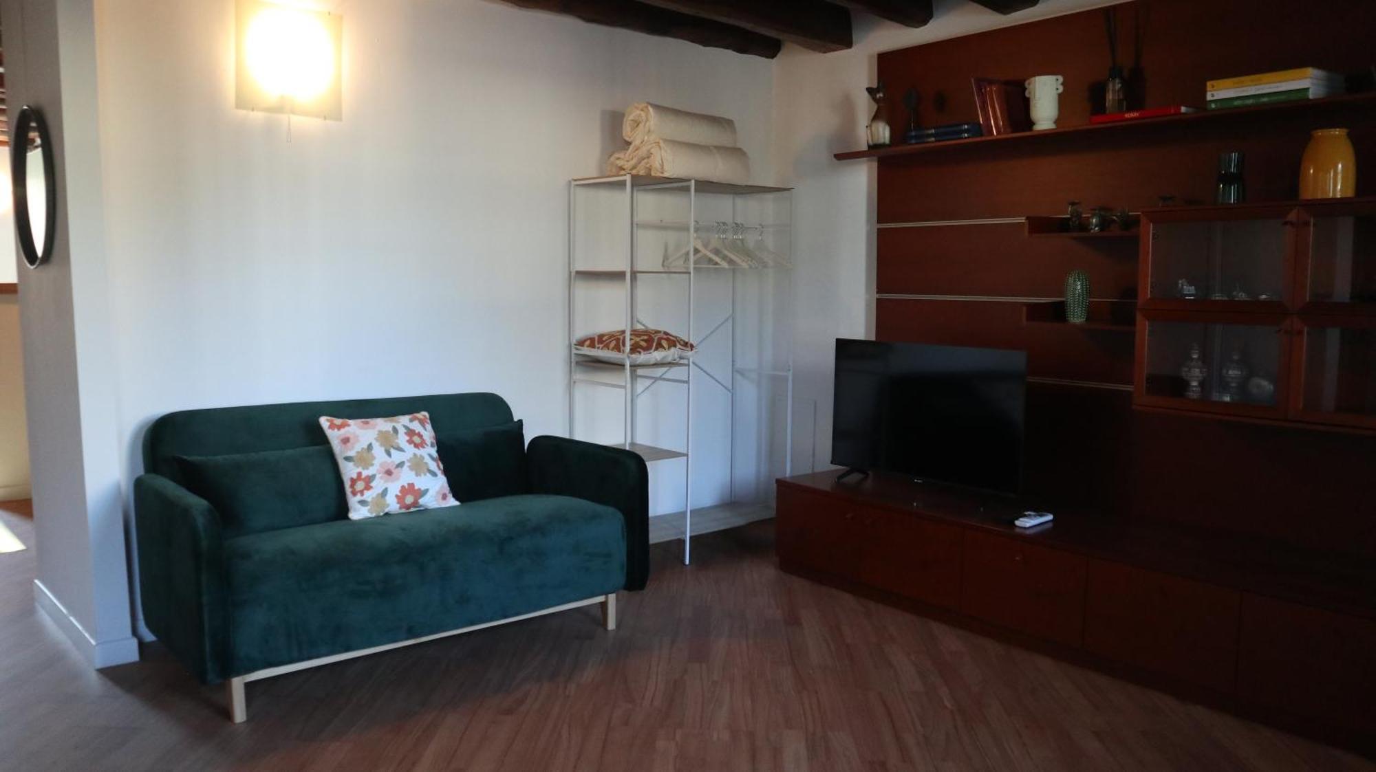 Al Capitello Apt, 5 Minutes From Airport *